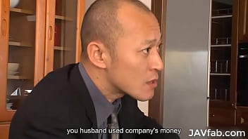 Die japanische Frau muss die Schulden ihres Mannes zurückzahlen, indem sie ein paar Mafia-Typen fickt