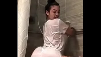 Sexy Latina Shaking Her Buns In The Bathtub