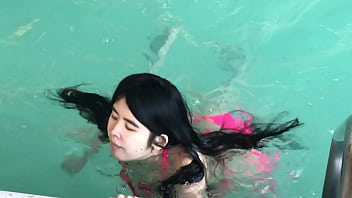 Gorgeous Chinese knockout swims in a hotel pool